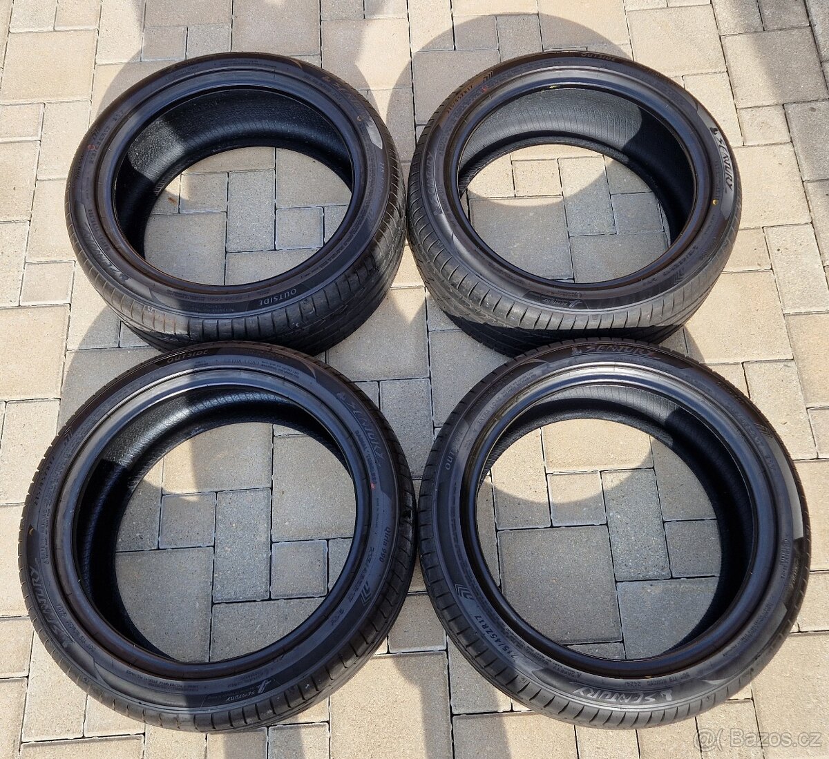 Pneu 215/45 R17