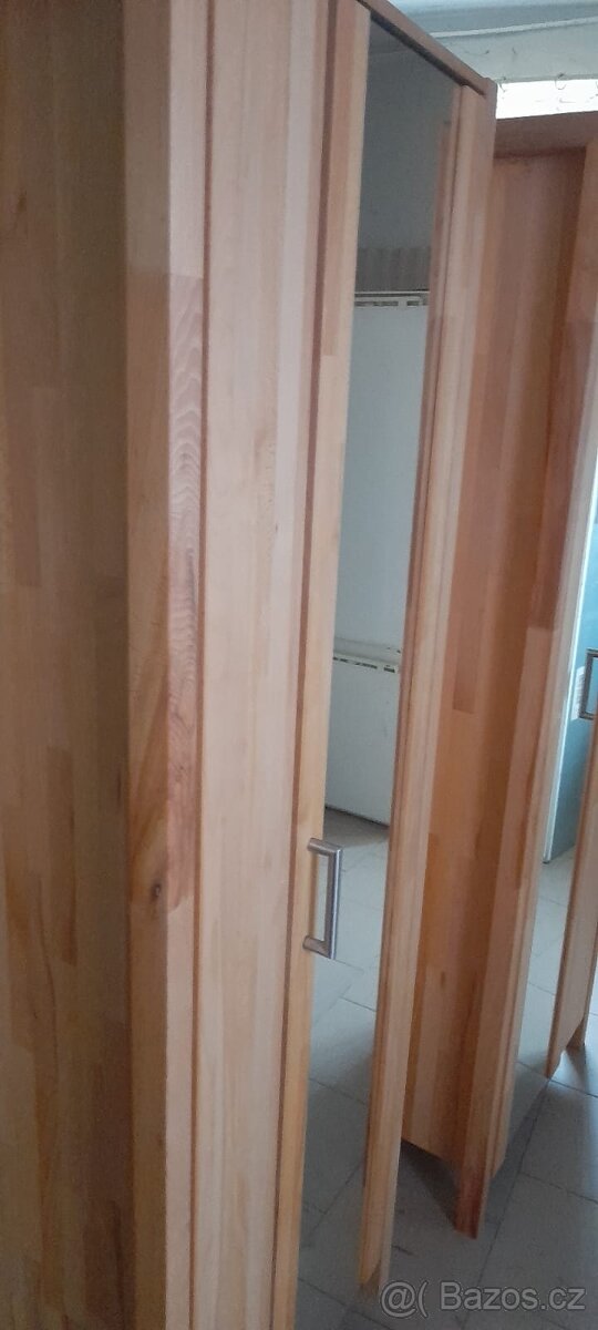 Skříně výška 180cm šířka 70cm hloubka 40cm