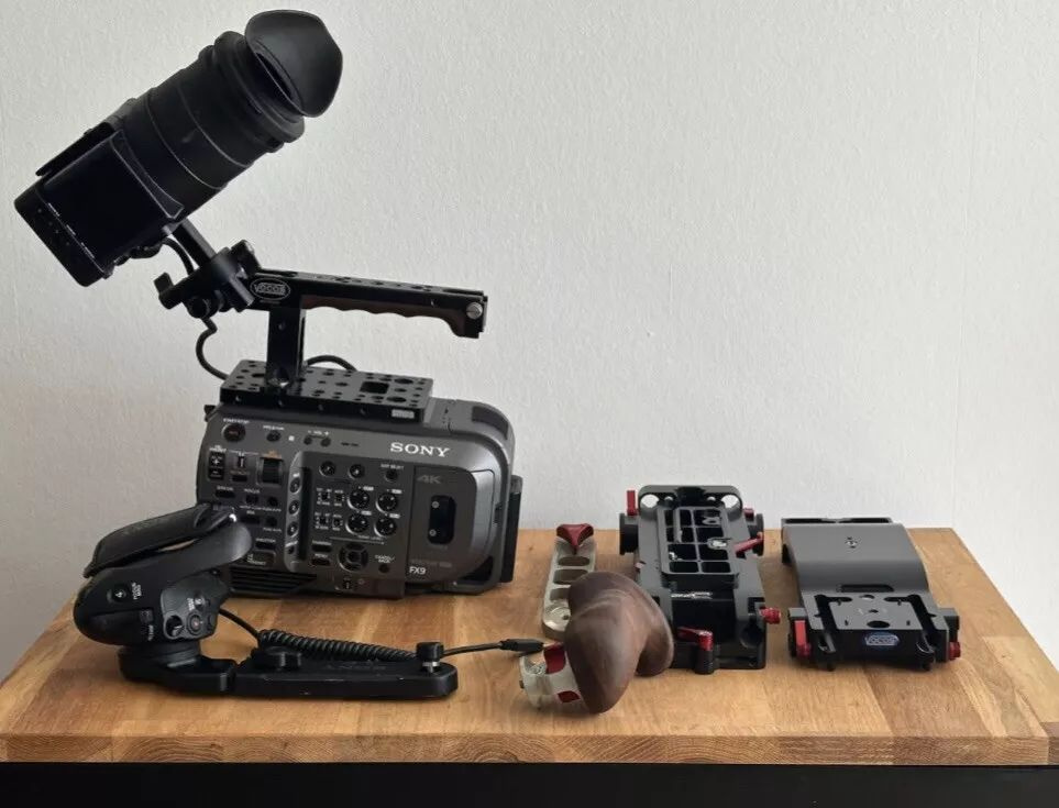Videokamera Sony FX9, pouze 512 hodin používání. S mnoha pří