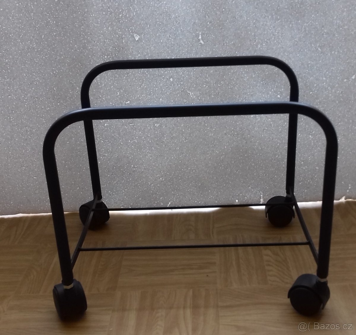 Vozík, pojízdný stojan, kolečka, pod počítač, PC, kovový