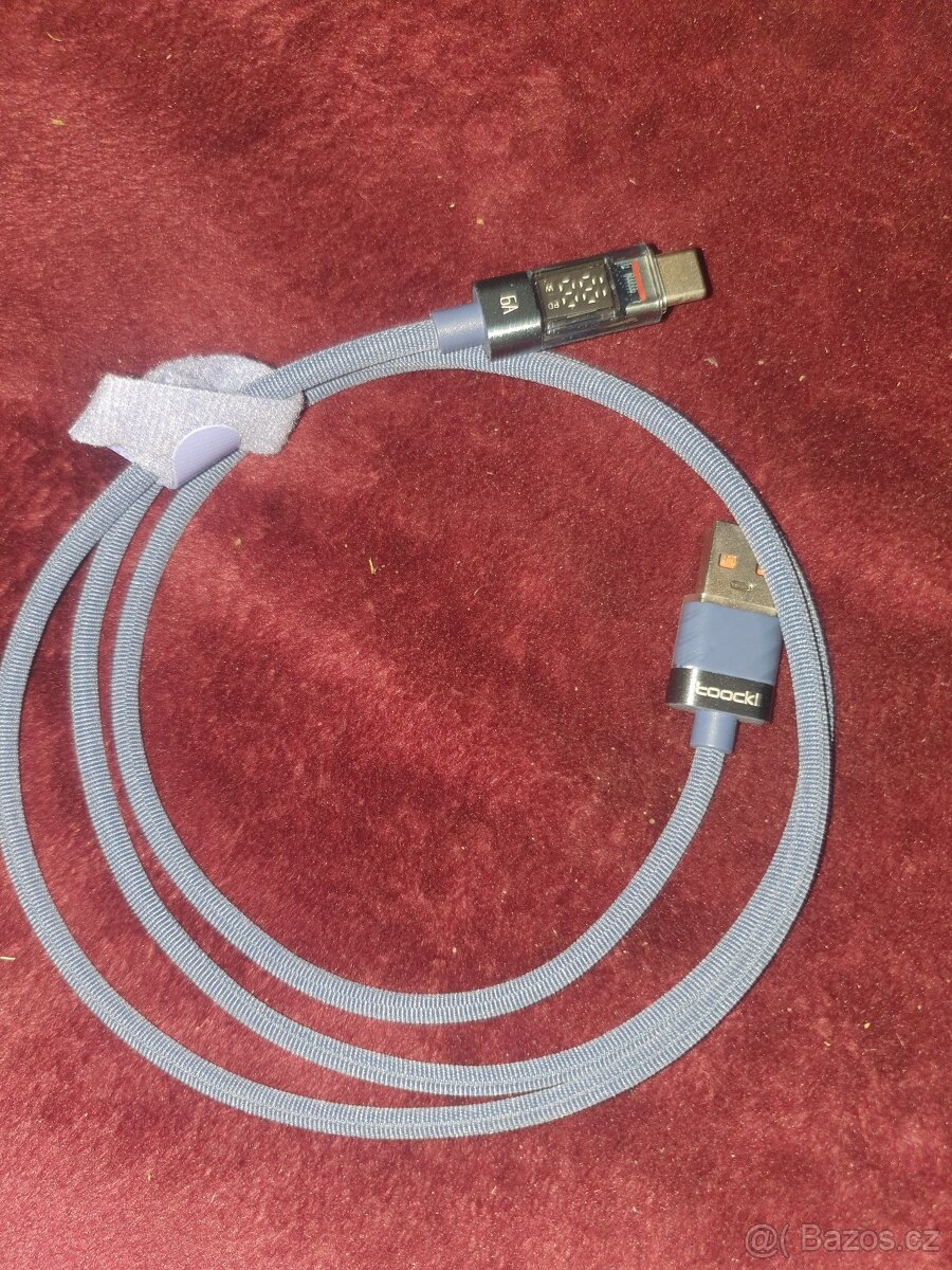 Nabíjecí kabel USB C s měřičem výkonu