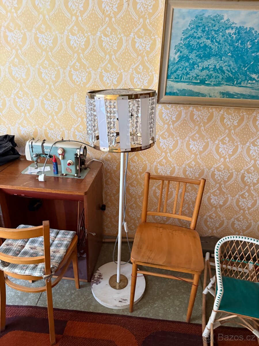 Designová stojací lampa s krystaly – retro styl