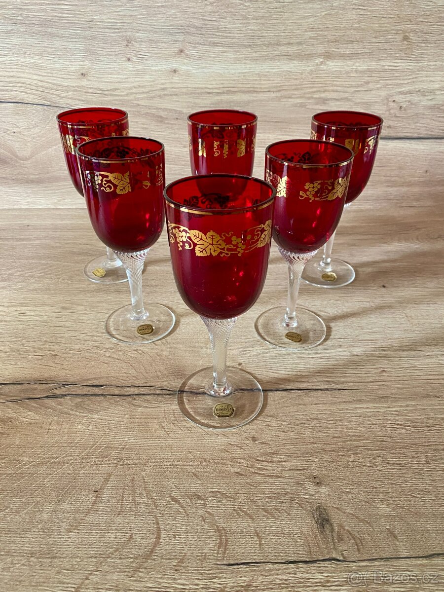 sklenice na víno z rubínového skla luxusní sklenice na víno