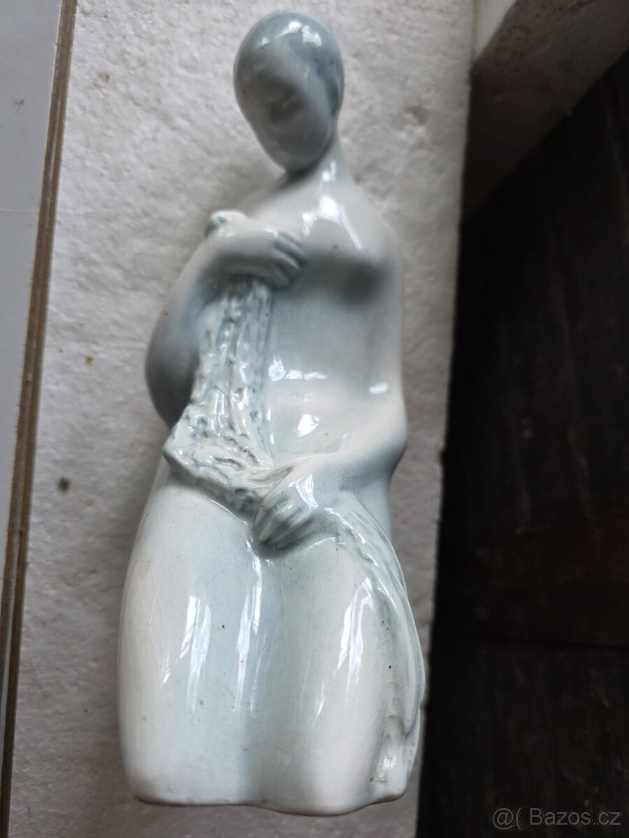 Keramická Soška - Akt Dívky s Plédem - BRUSEL - L. Vojířová