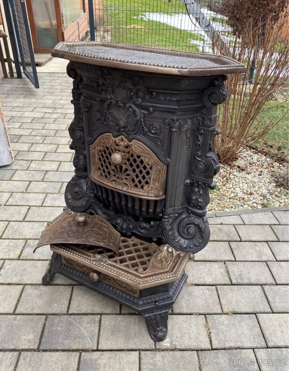 Zdobená litinová kamna Jotul 1910