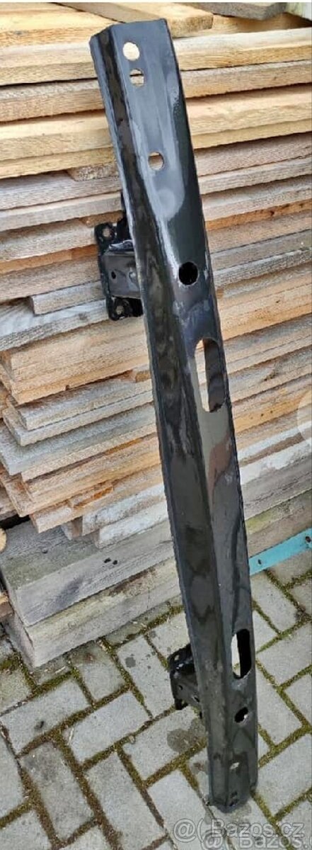 Zadní výztuha nárazníku T5