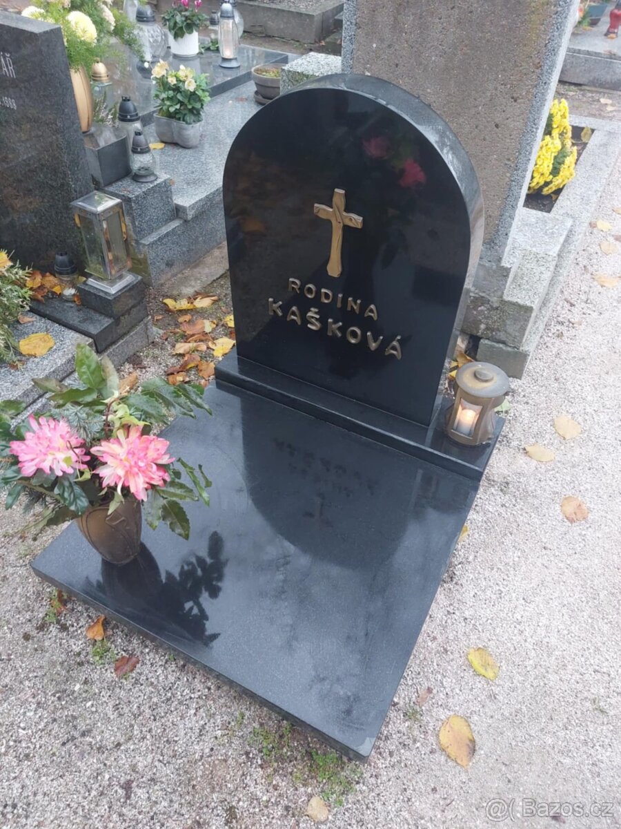 Hrobové místo pro urny v HK