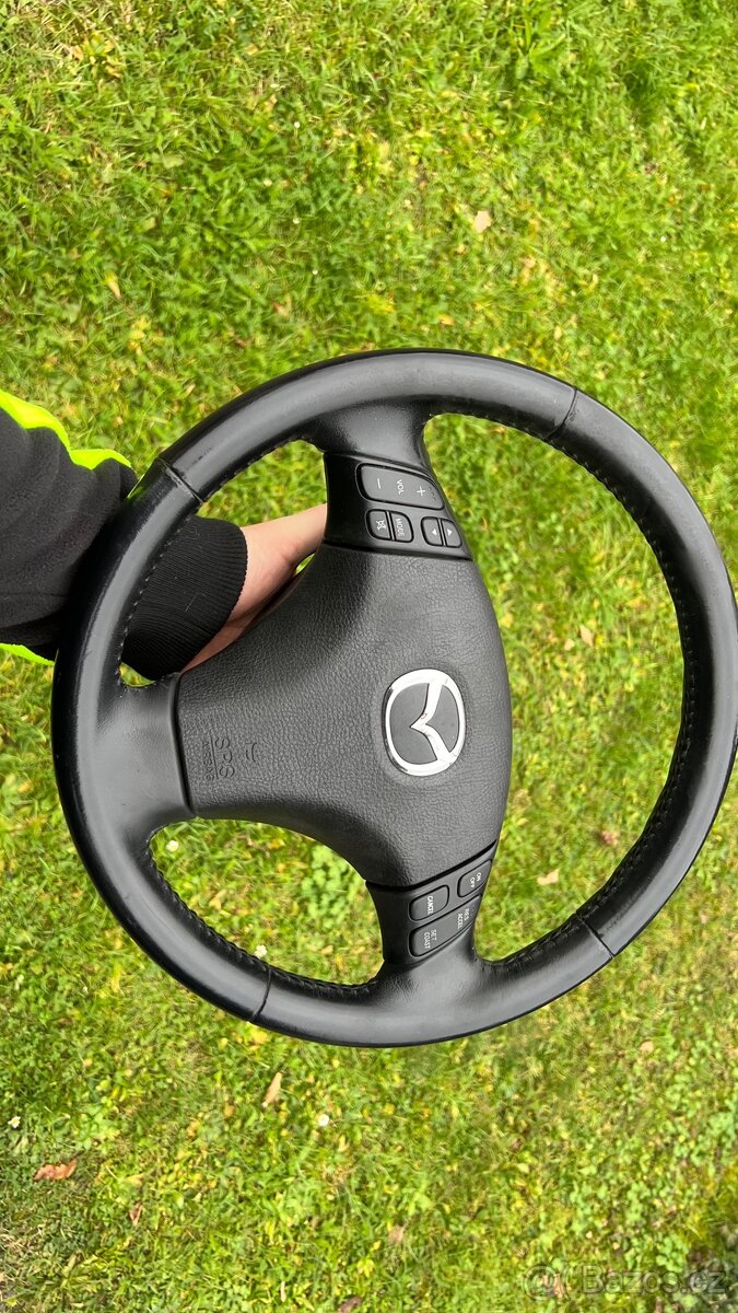 Kožený multifunkční volant Mazda 6