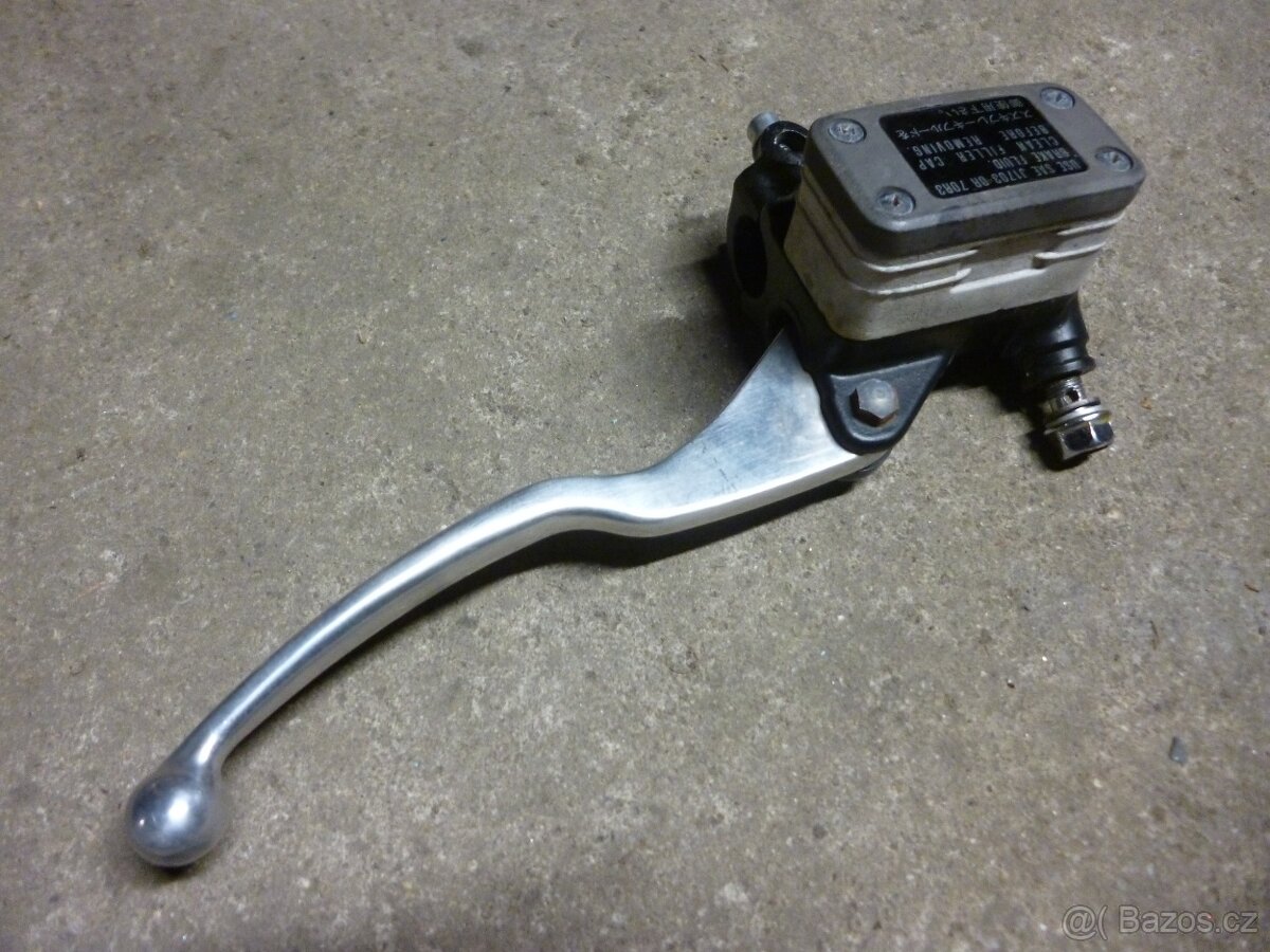 Suzuki GS 1100 G. Přední brzdová pumpa. od 1980