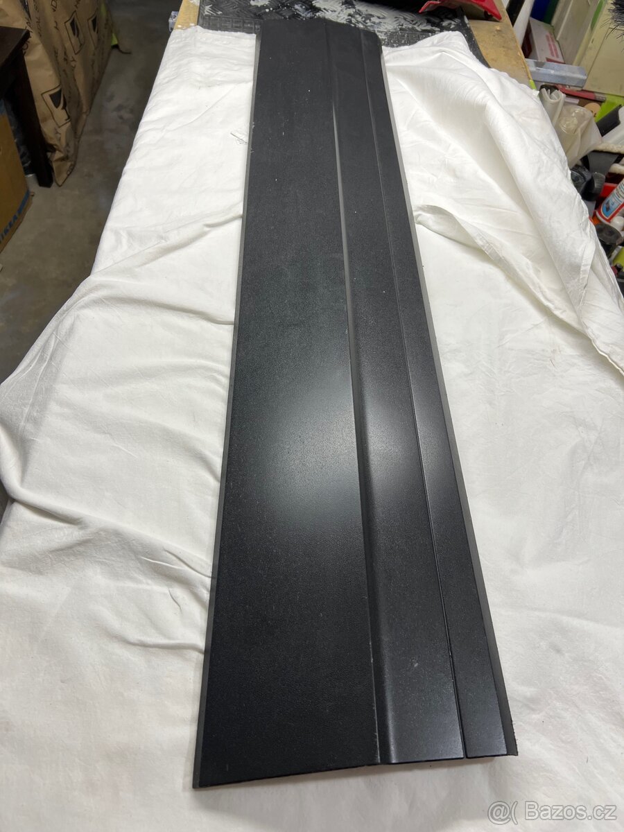 Vw touareg lišta levé zadní dveře