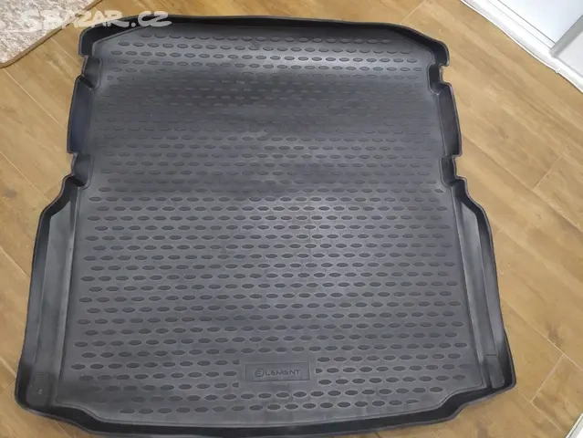 Gumový koberec Octavie III liftback