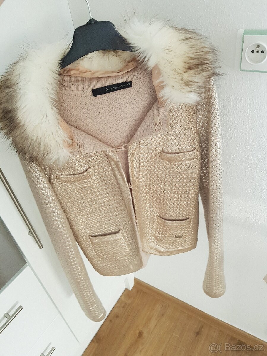 Zlatý svetr Calvin Klein pc: 9000kč