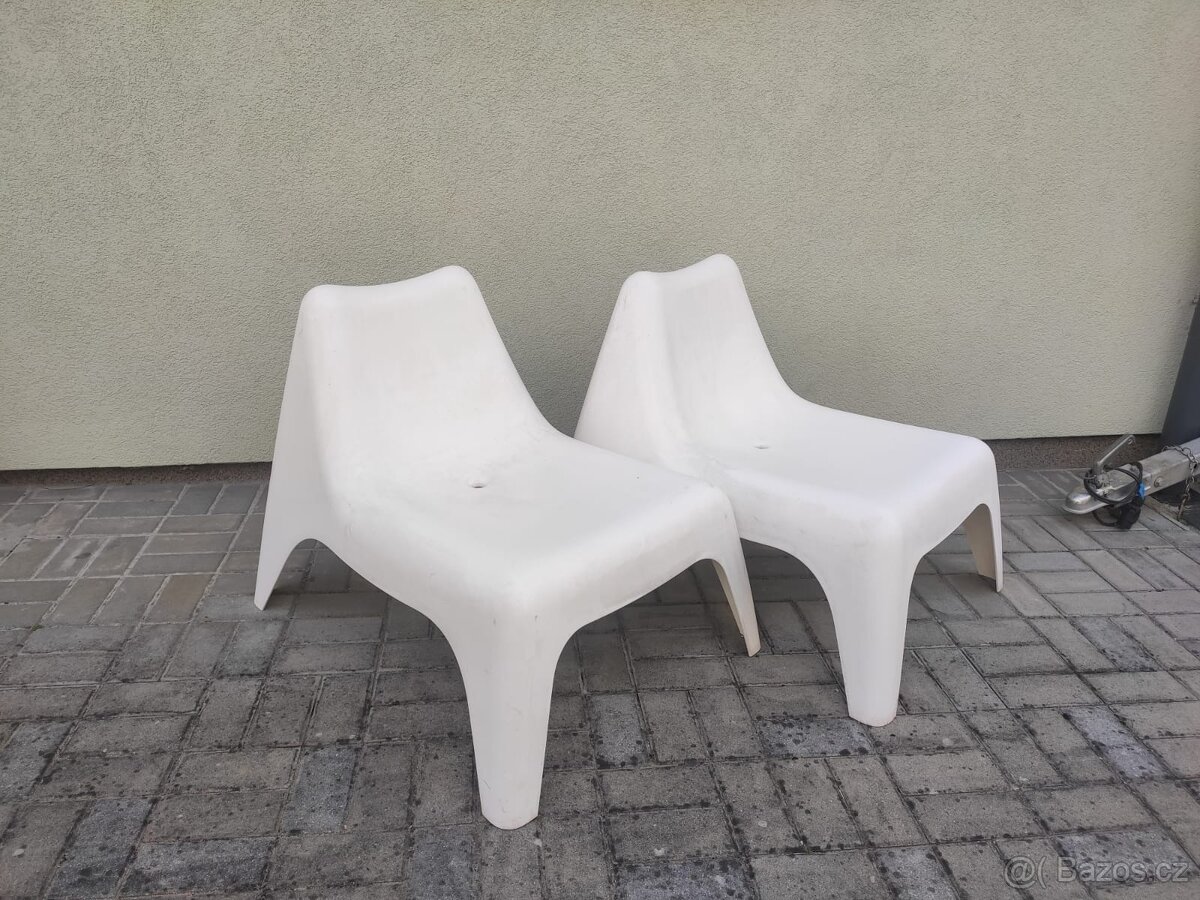 Dvě venkovní křesla Ikea
