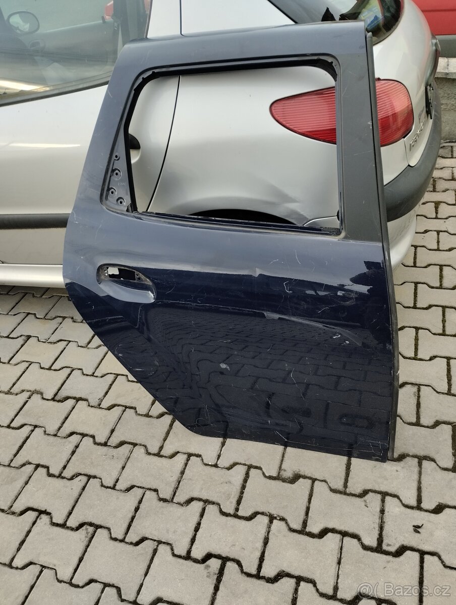 Dacia Duster 2010- pravé zadní dveře
