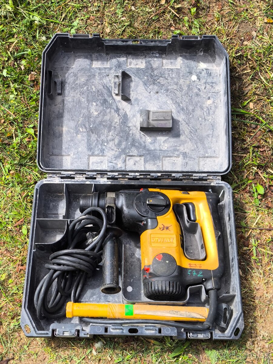 Příklepová vrtačka Dewalt, D25304