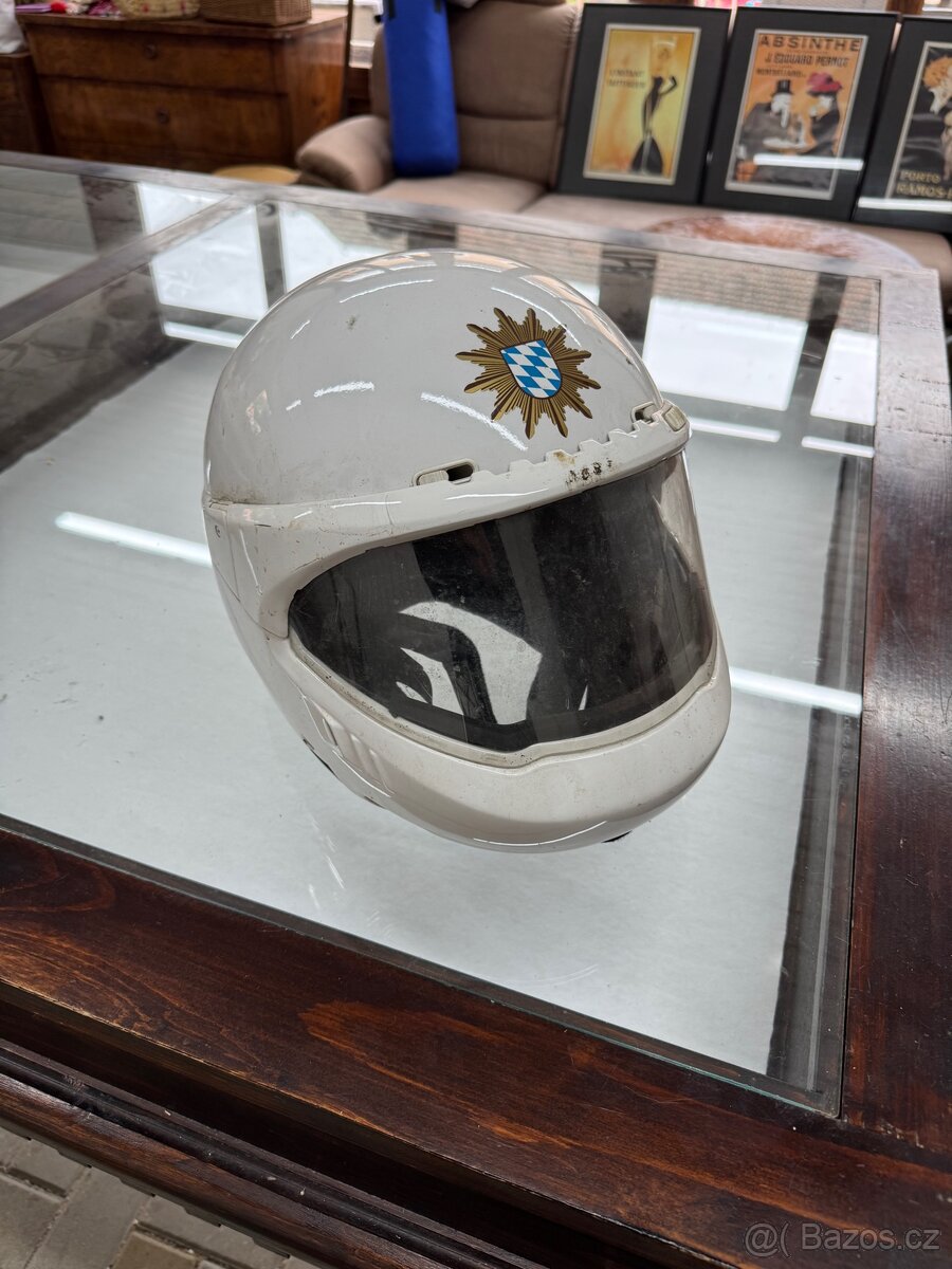 Stará policejní helma BMW
