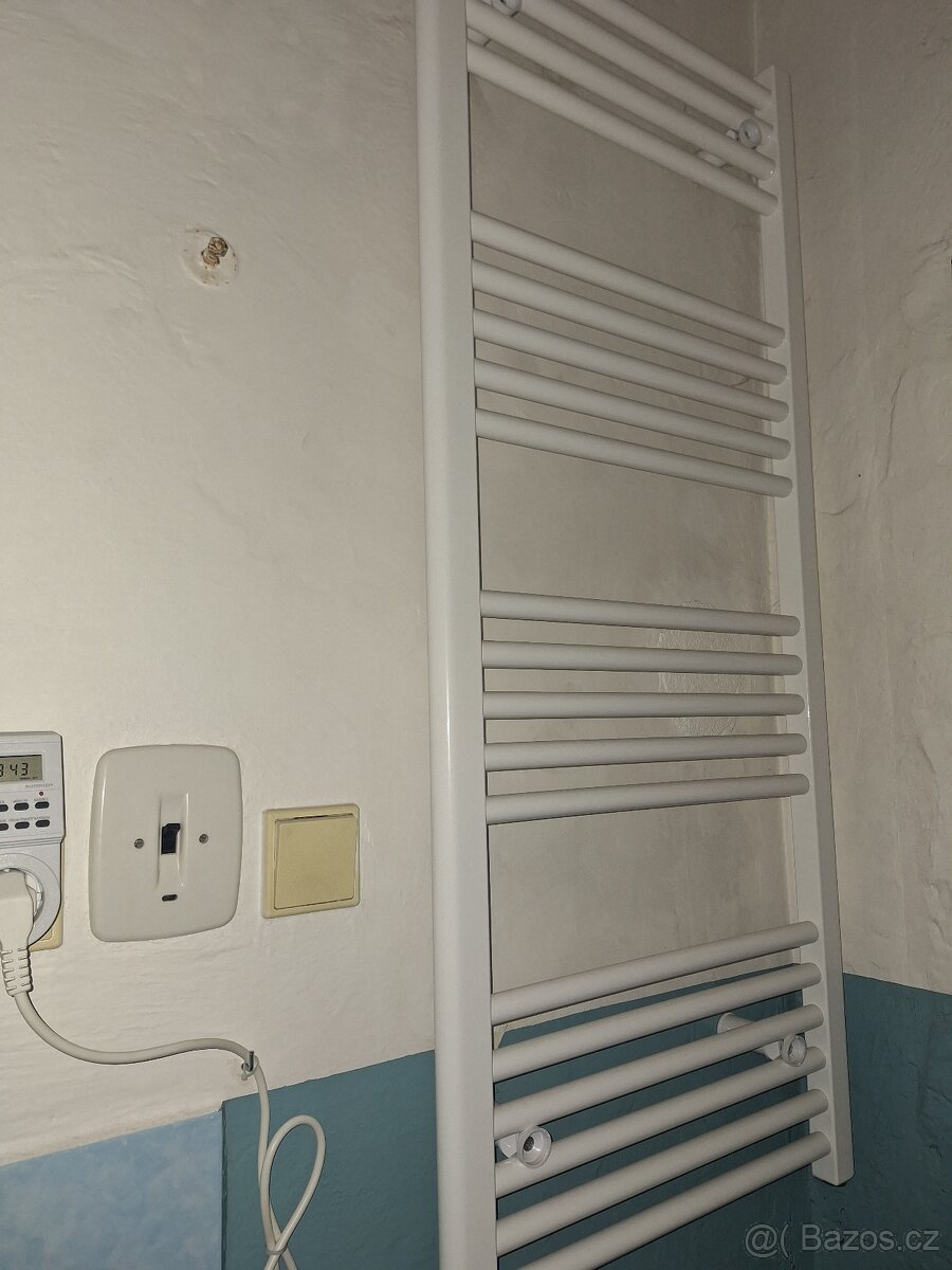 Nástěnný elektrický radiátor