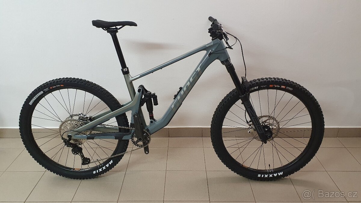 Ghost RIOT AM CF PRO, velikost L, model 2025