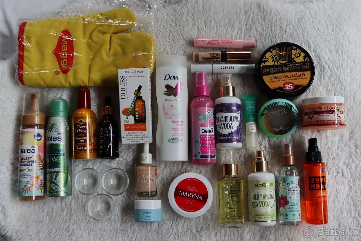 set kosmetiky - parfém, sérum, tint make up...