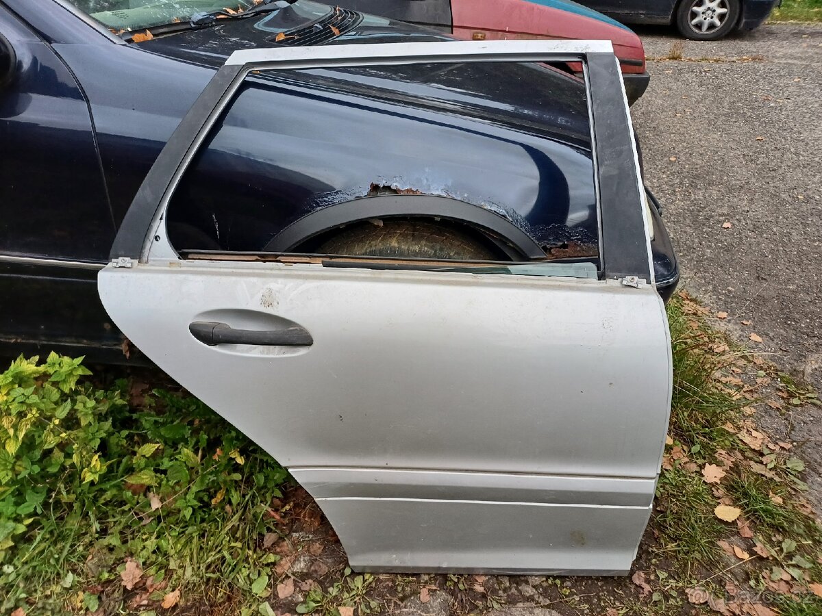Pravé zadní dveře na Mercedes w203 combi