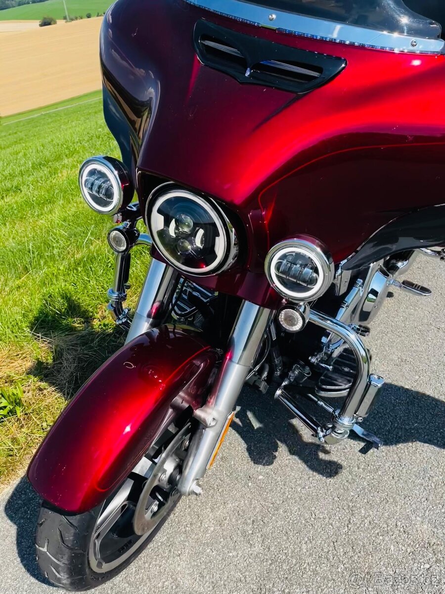 Harley Davidson FLHXS Streed Glide Special