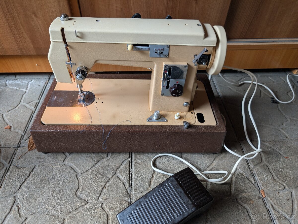 Prodám šicí stroj Lucznik tur2