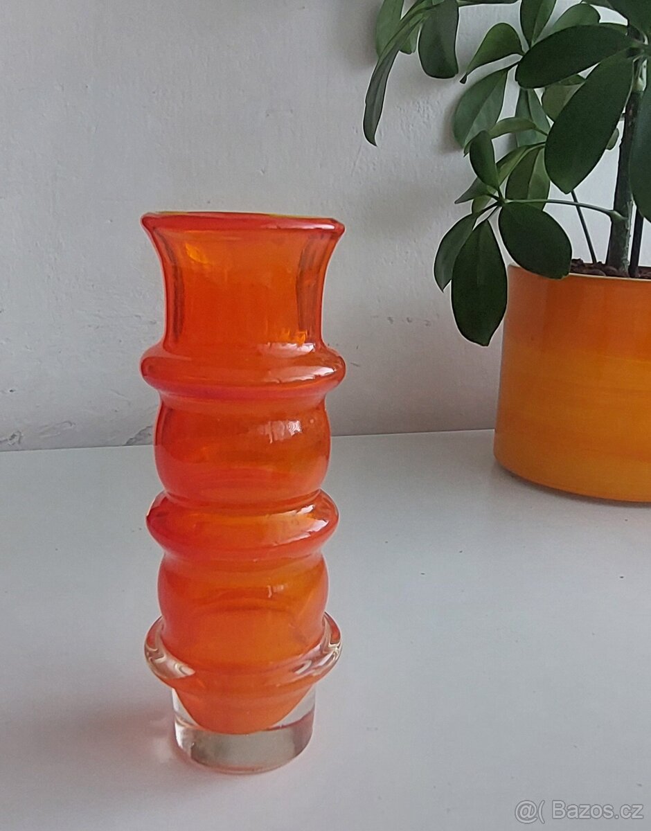 Vázička-hutní sklo