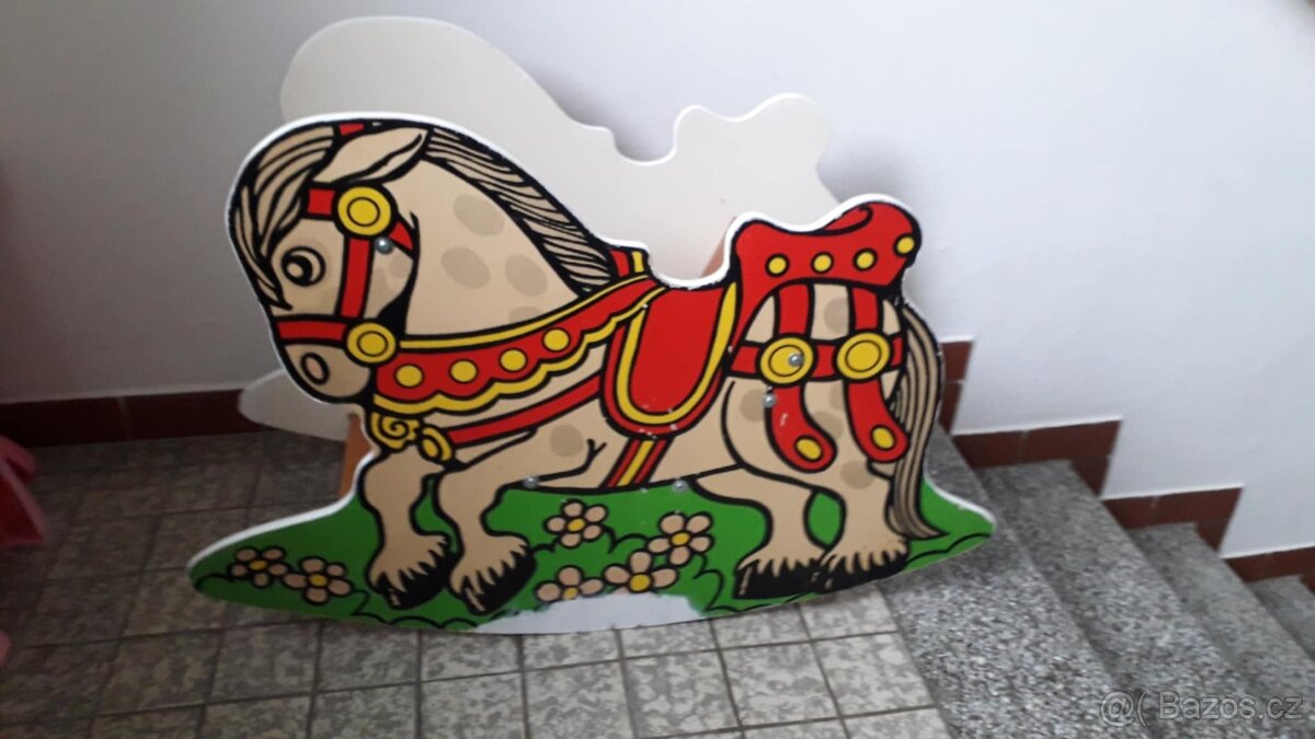 Houpací koník dřevěný