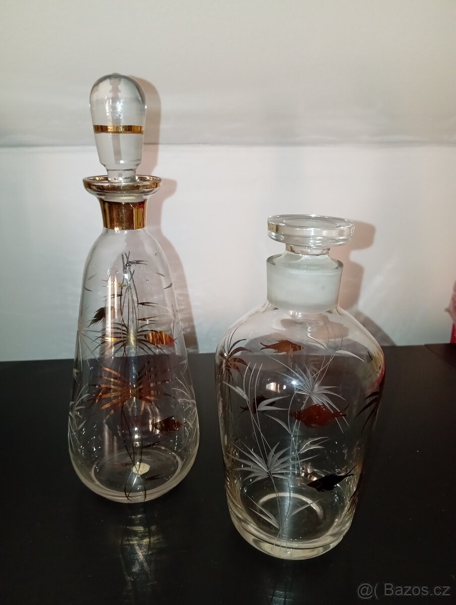 Stará zlacená karafa