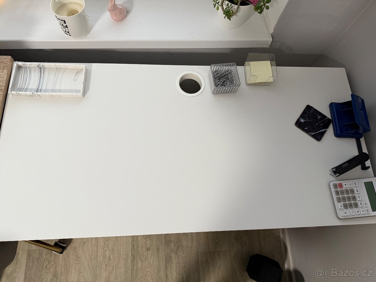 Psací stůl Ikea