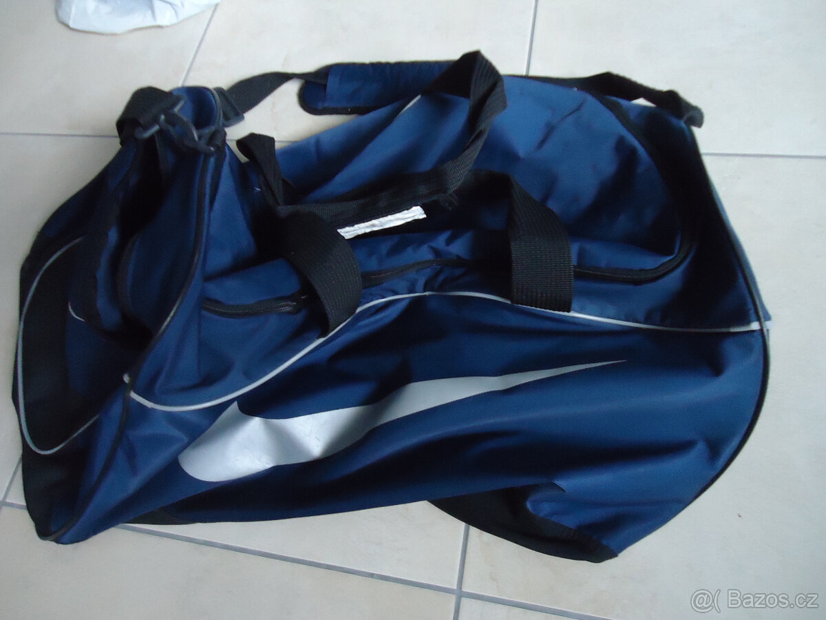 Cestovní i sportovní brašna Nike