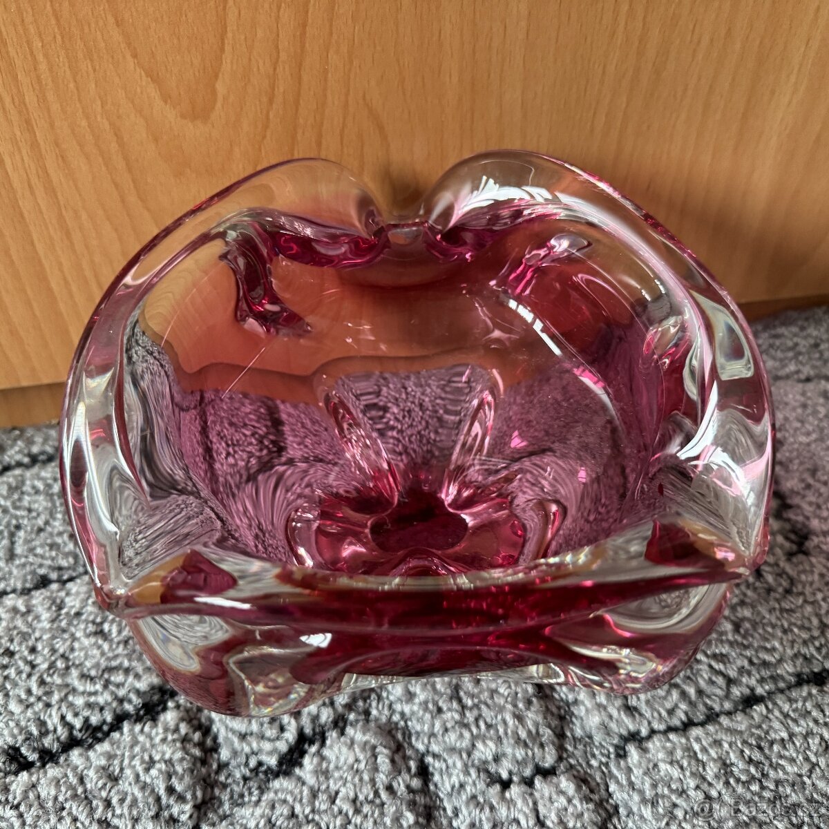 RETRO popelník Hospodka Chřibská - růžový