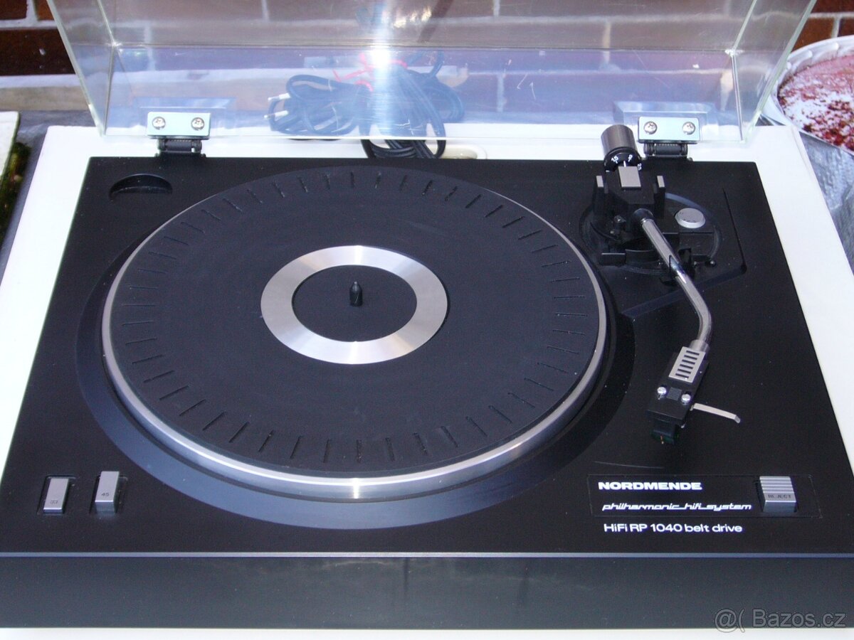 Gramofon Nordmende RP-1040.