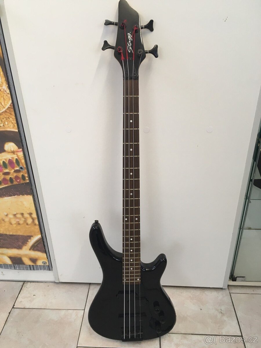 Basová kytara Stagg