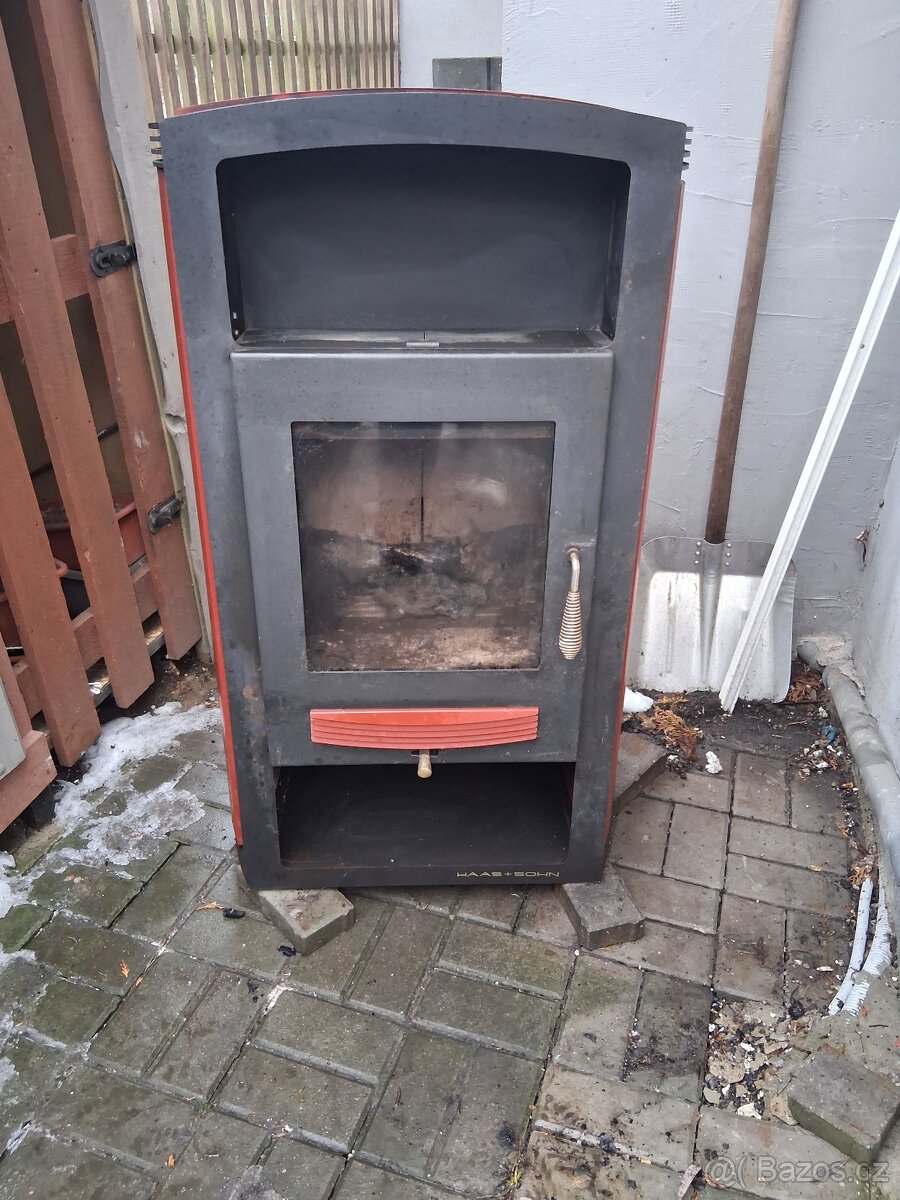 Krbová kamna s výměníkem.
