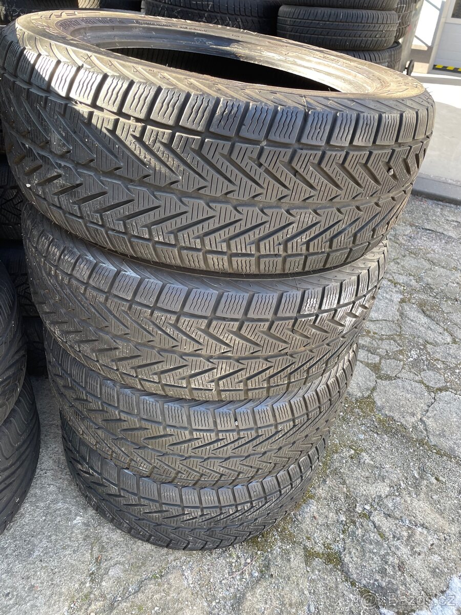 Zimní pneu 235/55 R17
