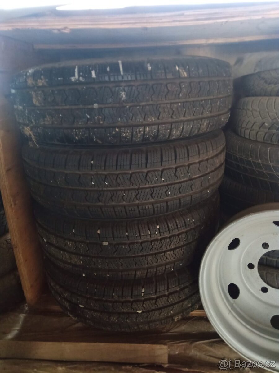 Pneu s disky na Nissan Atleon
