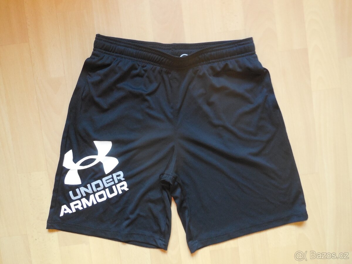 chlapecké Under Armour černé kraťasy šortky sport 164-170/S