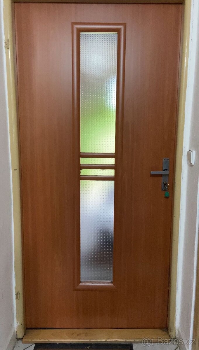 2x vedlejší vchodové dveře 90