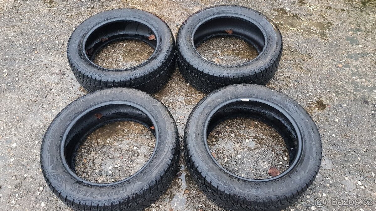 Zimní pneu Goodyear UltraGrip SUV 235/55 R18
