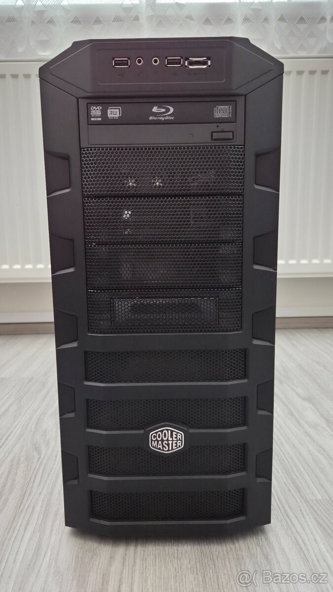 PC s BLU-RAY/DVD/CD vypalovačkou