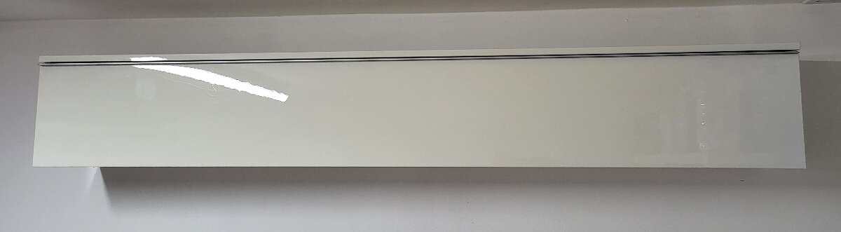 Bílá skřínka Ikea