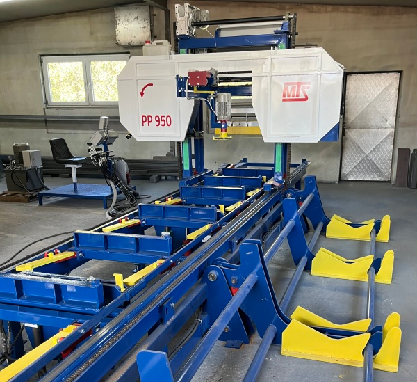 Kmenová pásová píla PP 950 H s hydraulikou