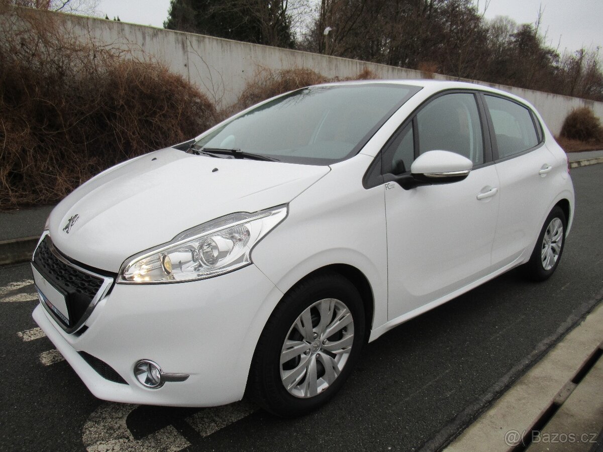 Peugeot 208 1.2i nové v ČR 55000 Km