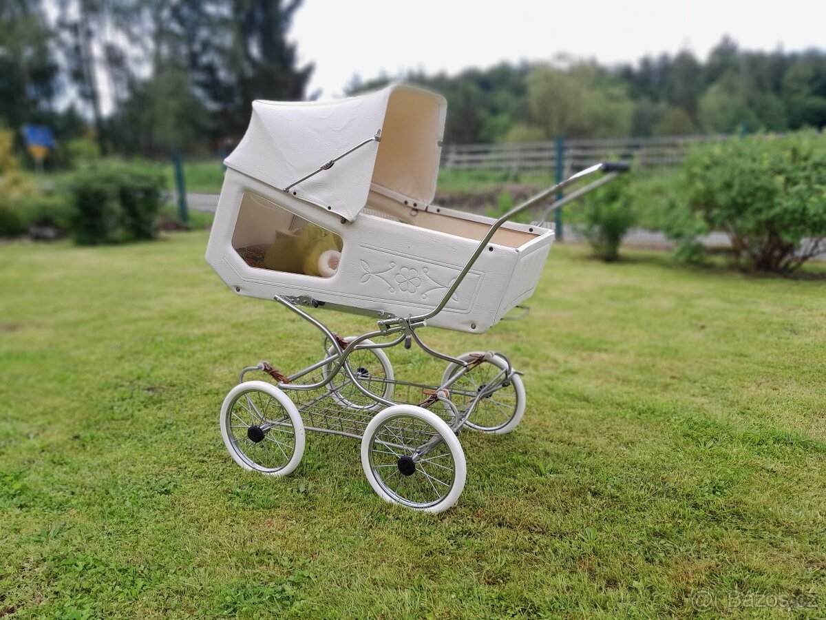Prodám nová kolečka na RETRO kočárek.