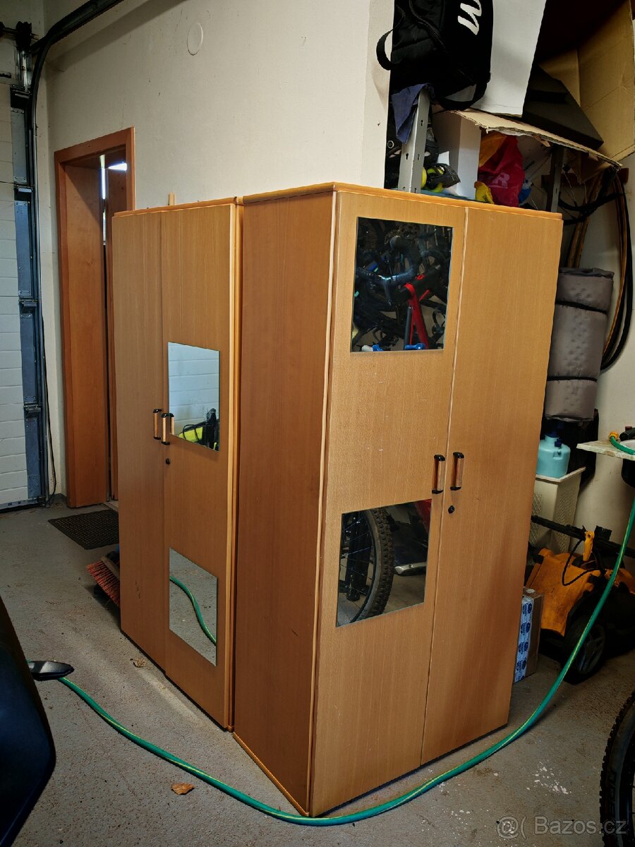 Skříň