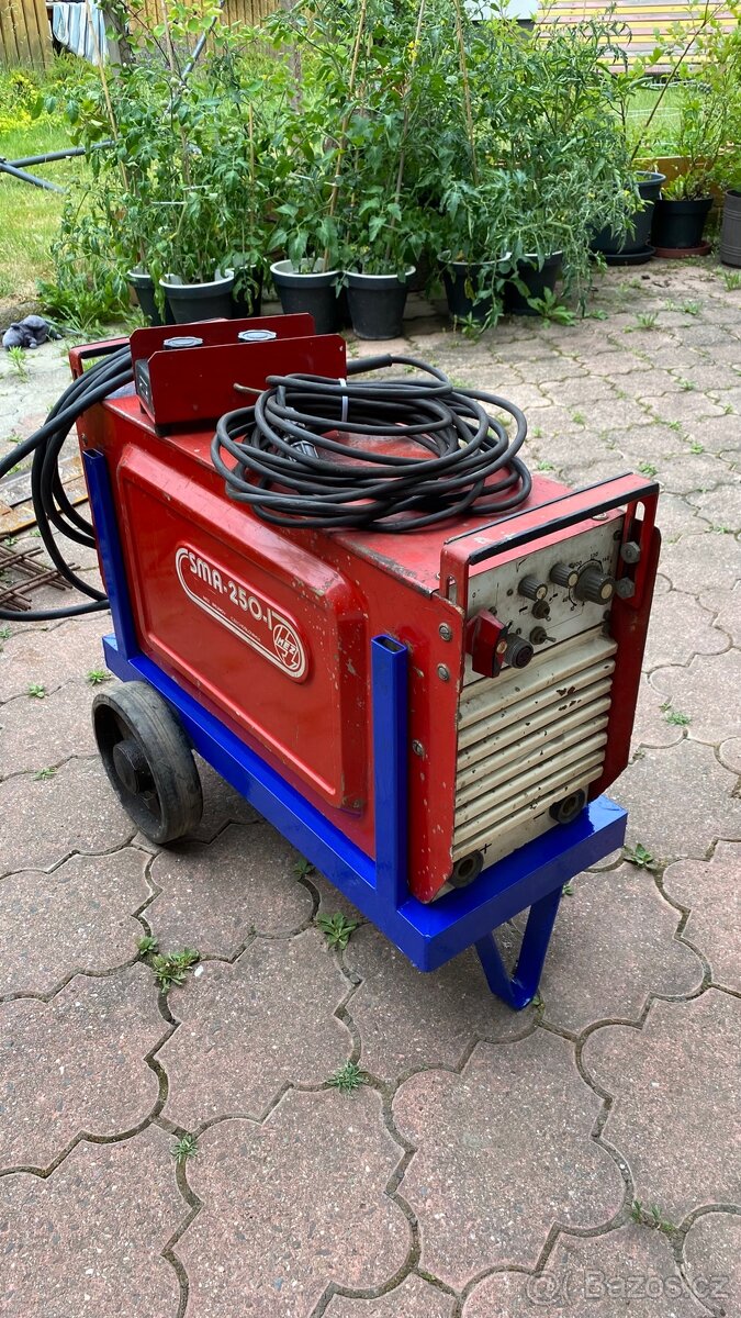 Svářečka SMA-250