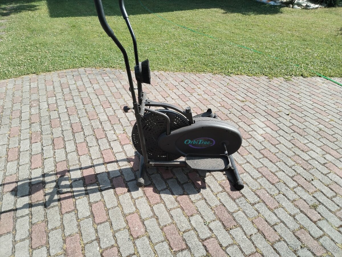 Posilovací stroj