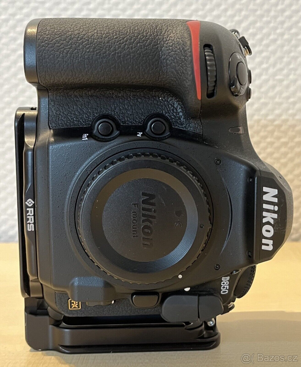 Tělo Nikonu D850 s balíčkem příslušenství, 43 000 snímků, do