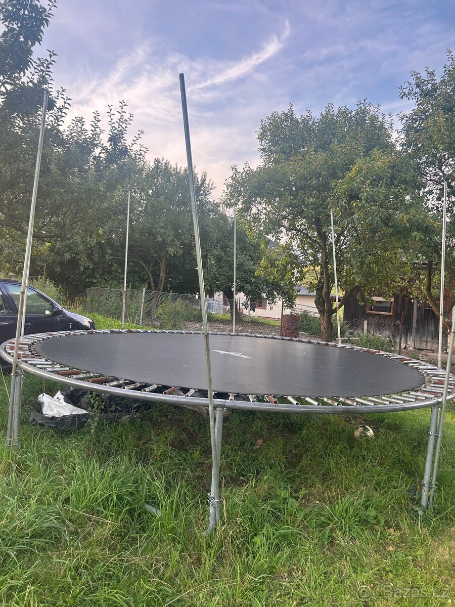 Trampolína